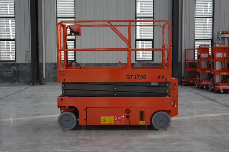 自行剪叉式升降平臺(tái)